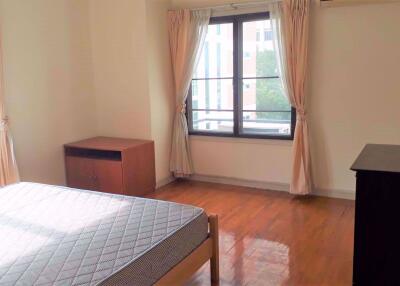 3 bed Condo in Lily House Khlong Toei Nuea Sub District C08778