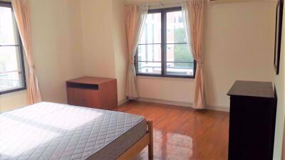 3 bed Condo in Lily House Khlong Toei Nuea Sub District C08778