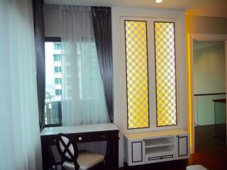 3 bed Condo in Bright Sukhumvit 24 Khlongtan Sub District C08764