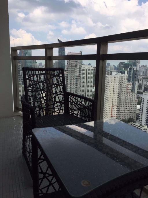 3 bed Condo in Bright Sukhumvit 24 Khlongtan Sub District C08764