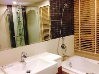 1 bed Condo in The Crest Sukhumvit 49 Khlong Tan Nuea Sub District C08720