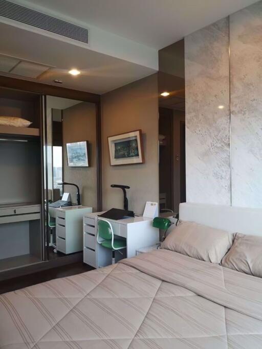 1 bed Condo in Menam Residences Wat Phraya Krai Sub District C08689