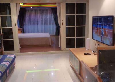 2 bed Condo in Diamond Tower Silom Sub District C08671