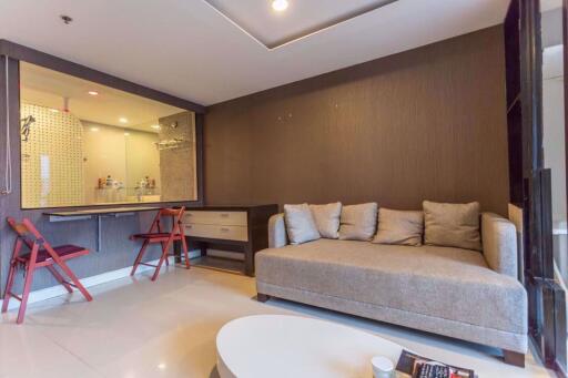 Studio bed Condo in The Trendy Condominium Watthana District C08647