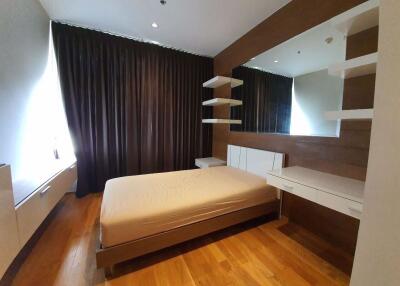 3 bed Condo in The Empire Place Yan Nawa Sub District C08623