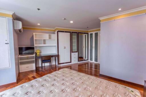 2 bed Condo in Urbana Langsuan Lumphini Sub District C08622