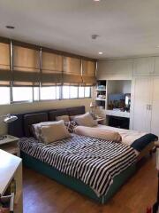 3 bed Condo in Tai Ping Towers Khlong Tan Nuea Sub District C08609