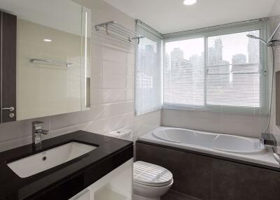 3 bed Condo in Aashiana Sukhumvit 26 Khlongtan Sub District C08603