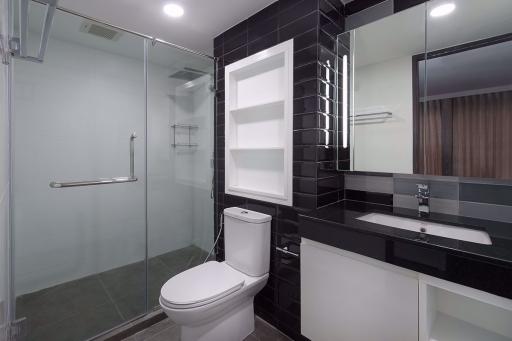 2 ห้องนอน, 2 ห้องน้ำ คอนโด ราคา ฿ 68,000/เดือน