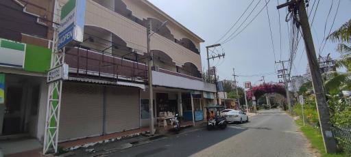 3 Storey Shop house building for Sale