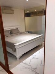 1 bed Condo in Hansar Rajdamri Lumphini Sub District C08583