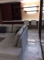 1 bed Condo in Hansar Rajdamri Lumphini Sub District C08583