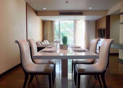 3 bed Condo in Richmond Hills Residence Khlong Tan Nuea Sub District C08572