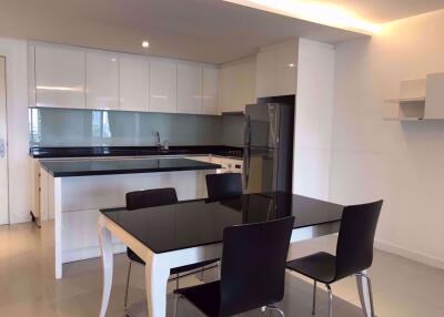 3 bed Condo in Le Nice Ekamai Phrakhanongnuea Sub District C08538