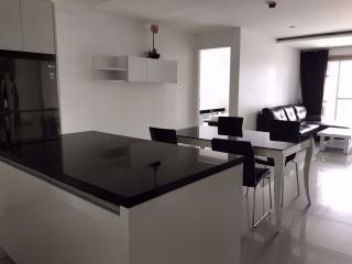 3 bed Condo in Le Nice Ekamai Phrakhanongnuea Sub District C08538