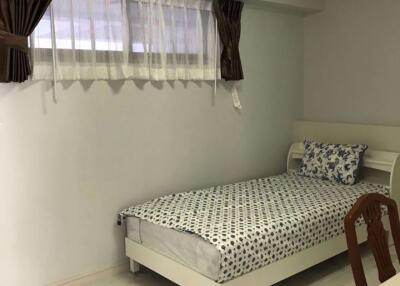 3 bed Condo in Royal Castle Watthana District C08510