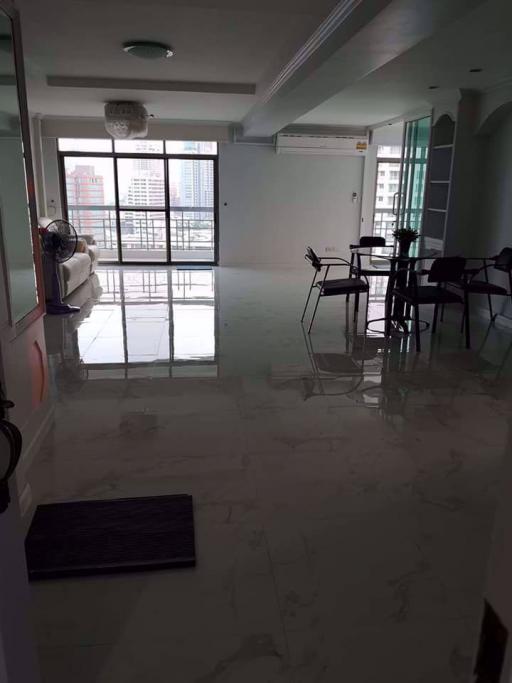 3 bed Condo in Royal Castle Watthana District C08510