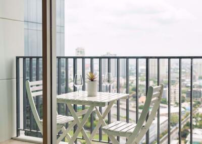 2 bed Condo in Siri at Sukhumvit Phra Khanong Sub District C08464