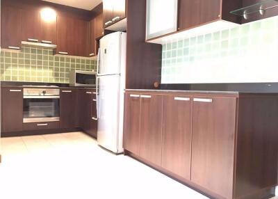 2 bed Condo in Baan Thirapa Thungmahamek Sub District C08457