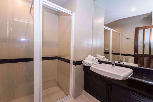 3 ห้องนอน, 3 ห้องน้ำ คอนโด ราคา ฿ 75,000/เดือน