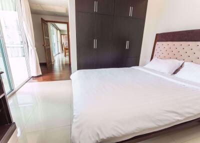 3 bed Condo in Baan Thirapa Thungmahamek Sub District C08456