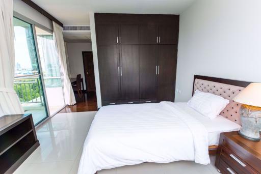 3 bed Condo in Baan Thirapa Thungmahamek Sub District C08456