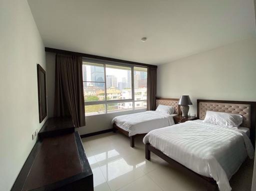 3 bed Condo in Baan Thirapa Thungmahamek Sub District C08455