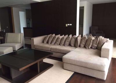 3 bed Condo in Domus 16 Khlongtoei District C08444