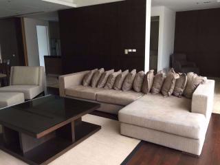 3 bed Condo in Domus 16 Khlongtoei District C08444