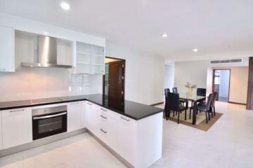 3 bed Condo in Vanida Apartment Ekkamai Watthana District C08425