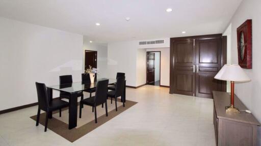 3 bed Condo in Vanida Apartment Ekkamai Watthana District C08425