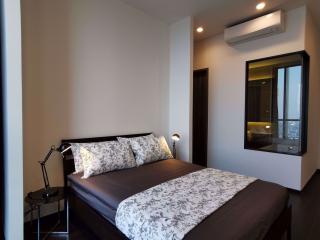 3 bed Condo in Whizdom Essence Bangchak Sub District C08381