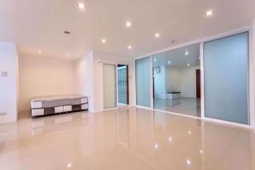 1 bed Condo in The Waterford Park Sukhumvit 53 Watthana District C08367