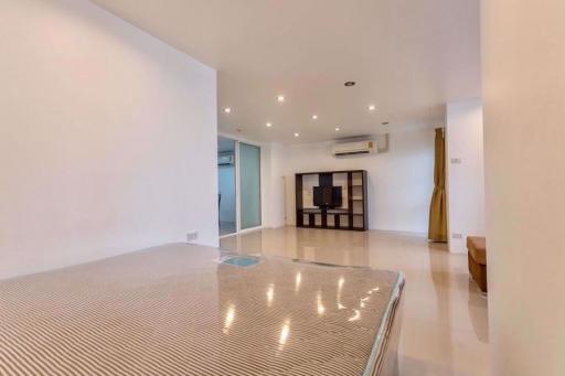 1 bed Condo in The Waterford Park Sukhumvit 53 Watthana District C08367