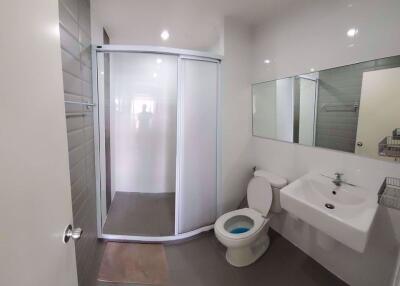 1 ห้องนอน, 1 ห้องน้ำ คอนโด ราคา ฿ 18,000/เดือน