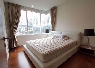 2 bed Condo in Wind Sukhumvit 23 Watthana District C08342