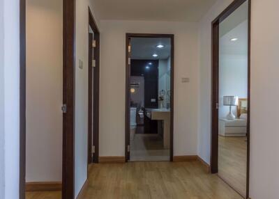 2 bed Condo in PPR Residence Khlong Tan Nuea Sub District C08338