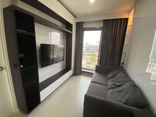 1 bed Condo in Centric Ratchada - Huai Khwang Samsennok Sub District C08326