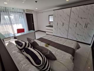 1 bed Condo in ITF Silom Palace Suriyawong Sub District C08320