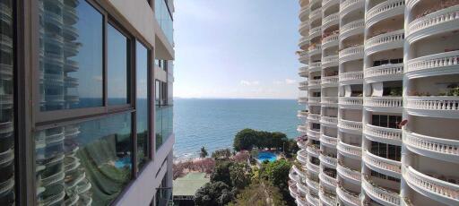 Wong Amat Tower for sale with sea view