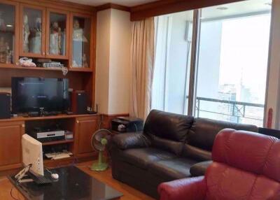 3 bed Condo in Sathorn House Silom Sub District C08282