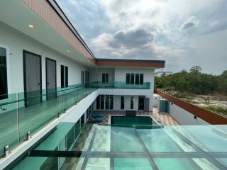 Luxurious Pool Villa for Sale in Naklua