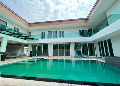 Luxurious Pool Villa for Sale in Naklua