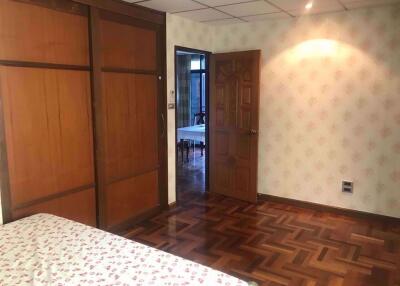 3 bed Condo in Fair Tower Phra Khanong Sub District C08223