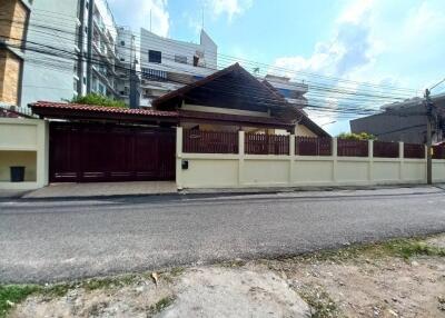 4 Bedrooms Pratumnak House for Sale