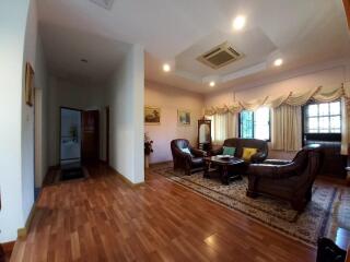 4 Bedrooms Pratumnak House for Sale