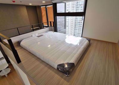 1 bed Duplex in Chewathai Residence Asoke Makkasan Sub District D07512