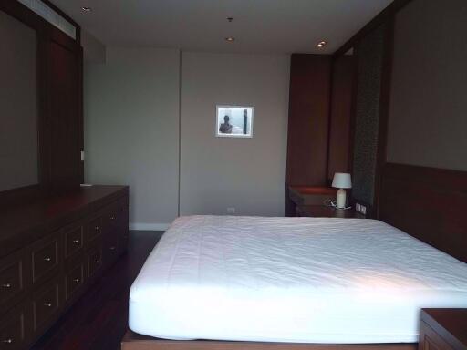 2 bed Condo in Athenee Residence Lumphini Sub District C08188