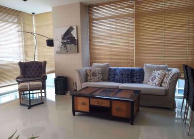 2 bed Condo in Athenee Residence Lumphini Sub District C08188