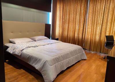 3 bed Condo in The Emporio Place Khlongtan Sub District C08153